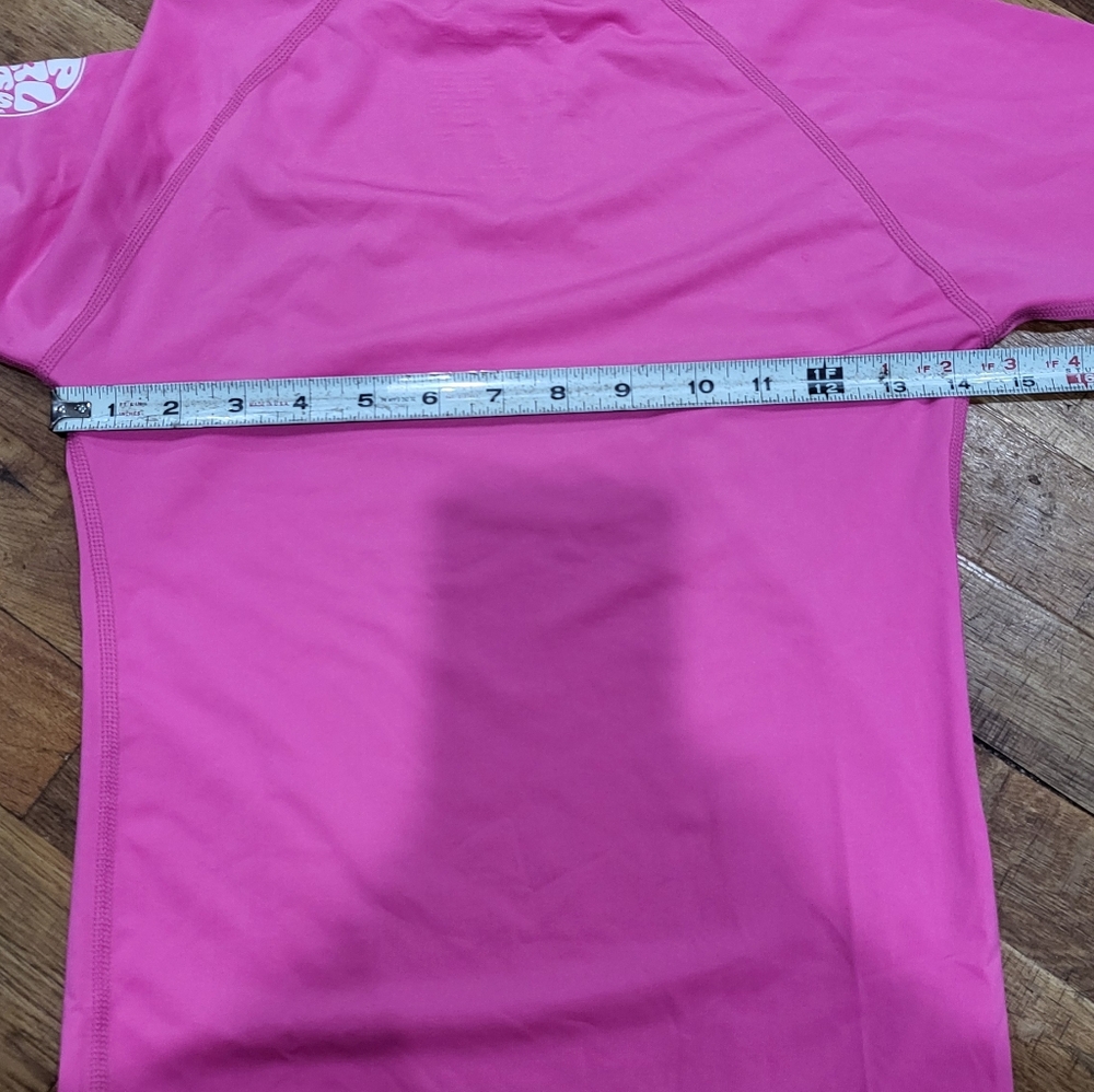 Rip Curl Rash Guard 50+UPF - Picture 7 of 8
